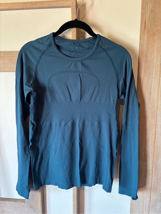 lululemon athletica Tops - Lululemon long sleeve workout shirt medium